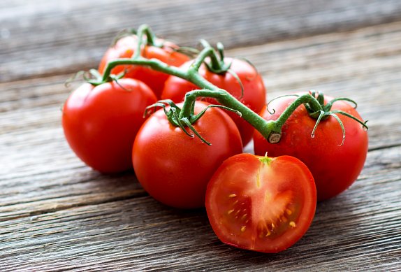 Masové koule zapečené v rajčatech