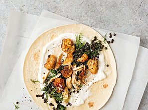 Tortilly s čočkou, pečeným květákem a kuřetem