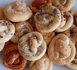 Pivní preclíky, housky, rohlíky