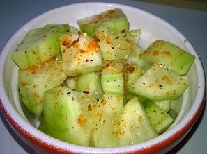 Chilli okurkový salát