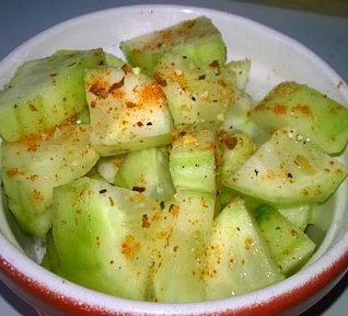 Chilli okurkový salát