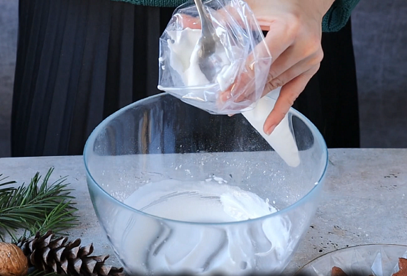 Bílková poleva na perníčky