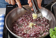 Krémová černá čočka