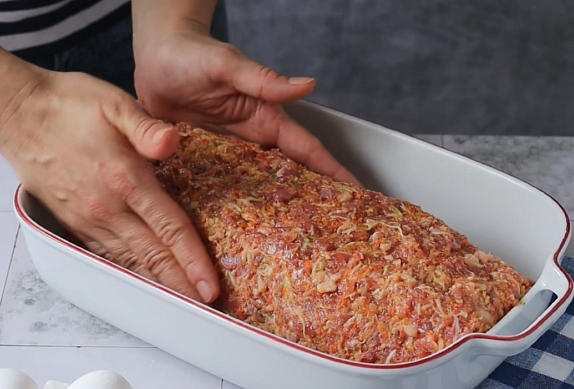 Krůtí sekaná se sýrem, mrkví a cuketou