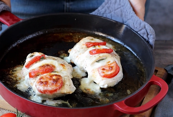 Kuřecí prsa Caprese