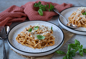Těstoviny s omáčkou z pečené zeleniny