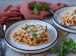 Těstoviny s omáčkou z pečené zeleniny
