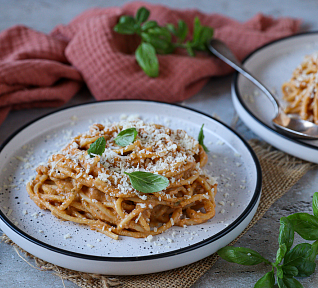Těstoviny s omáčkou z pečené zeleniny