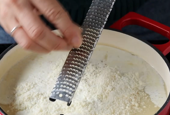 Květákový krém s parmazánem