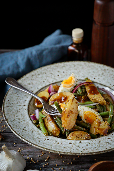 Bramborový salát se zelenými fazolkami