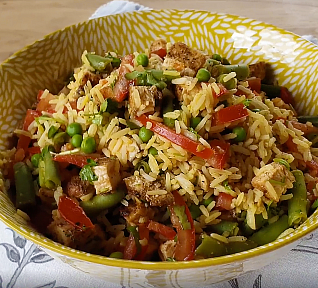 Rýžový salát s kuřecím masem