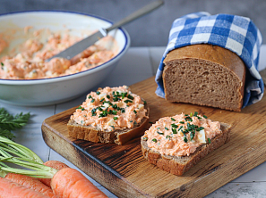 Mrkvová pomazánka s vejci a tvarohem