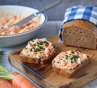 Mrkvová pomazánka s vejci a tvarohem