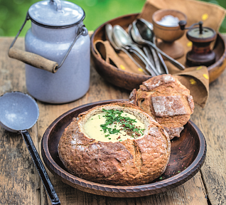 Květáková polévka v chlebu