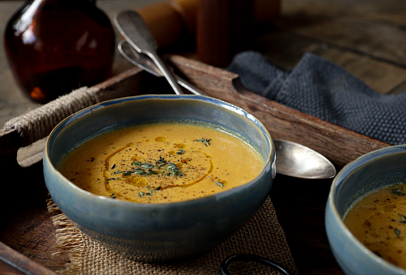 Polévka z pečené mrkve a červené čočky