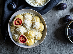 Švestkové knedlíky z tvarohového těsta