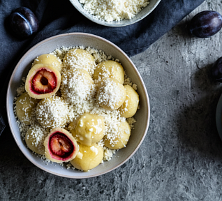 Švestkové knedlíky z tvarohového těsta