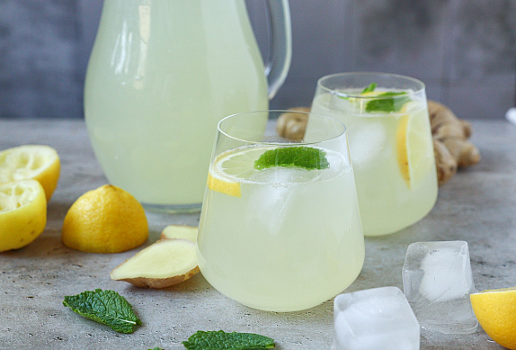Domácí zázvorovo-citronová limonáda