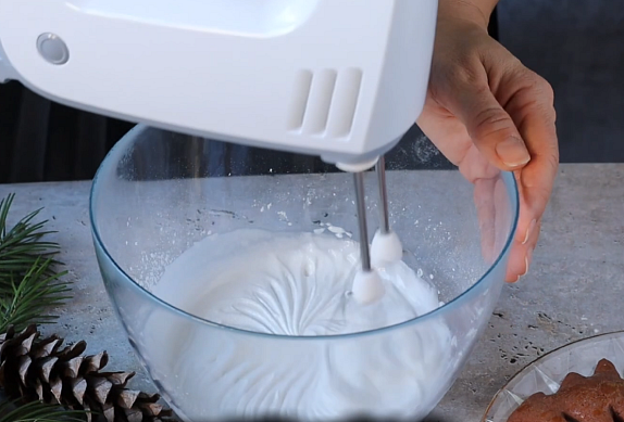 Bílková poleva na perníčky