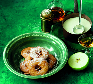 Jablka v těstíčku s vanilkovou omáčkou