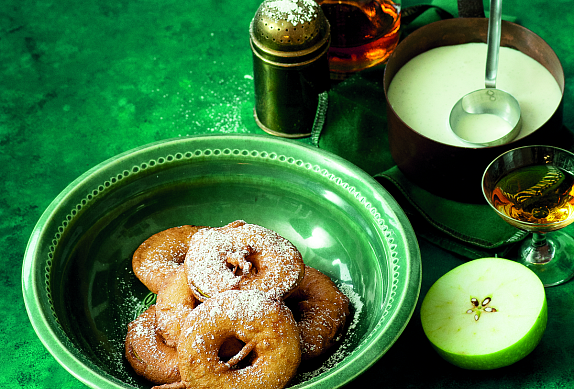 Jablka v těstíčku s vanilkovou omáčkou