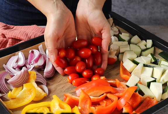 Těstoviny s omáčkou z pečené zeleniny