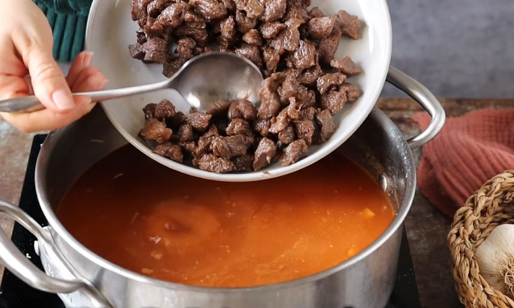 Klasická gulášová polévka