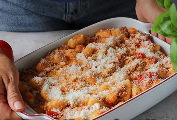 Zapečené noky s rajčaty a mletým masem