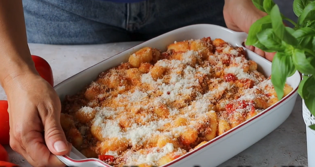 Zapečené noky s rajčaty a mletým masem