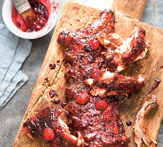 Grilovaná žebra s vínem a brusinkami