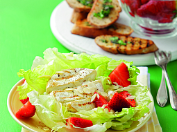 Salát s grilovaným sýrem