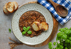 Krémová černá čočka